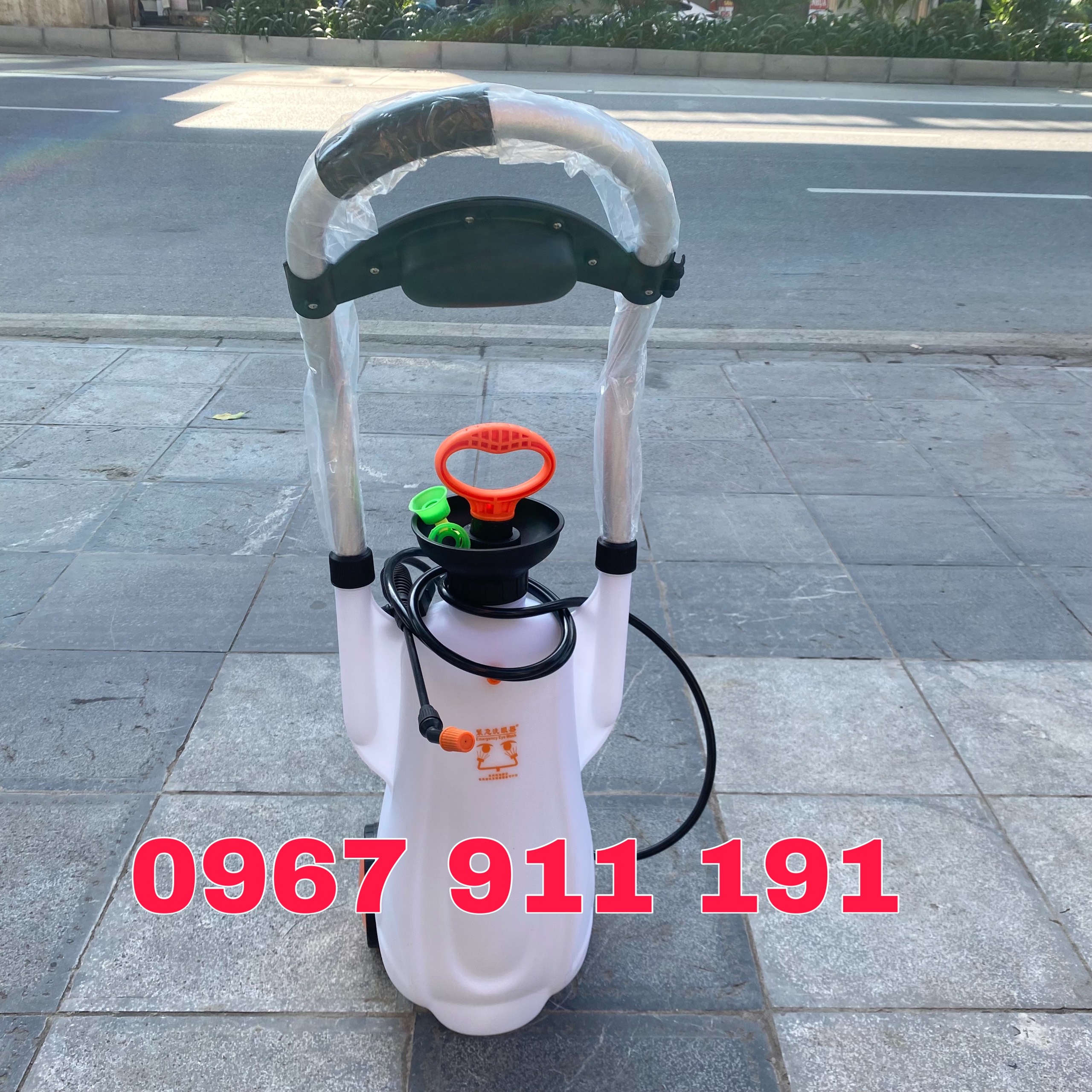 Bình rửa mắt khẩn cấp di động 8l - máy rửa mắt khẩn cấp