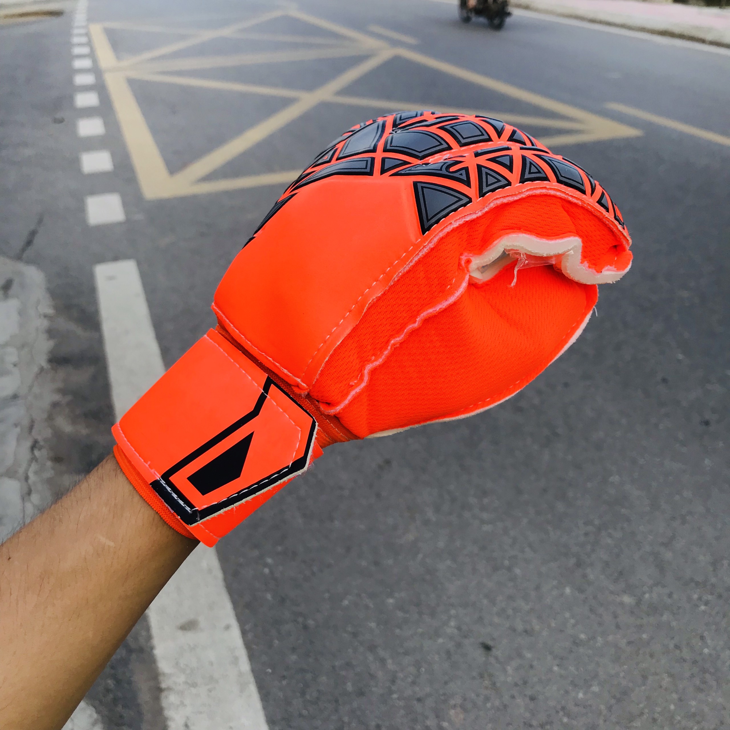 Găng tay thủ môn A01 có xương chuyên bắt đấm bóng cao cấp