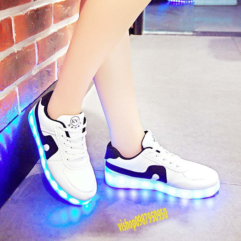 GIÀY PHÁT SÁNG VẠCH CONG ĐEN SÁNG 7 MÀU CỰC ĐẸ (kèm ảnh và video thật