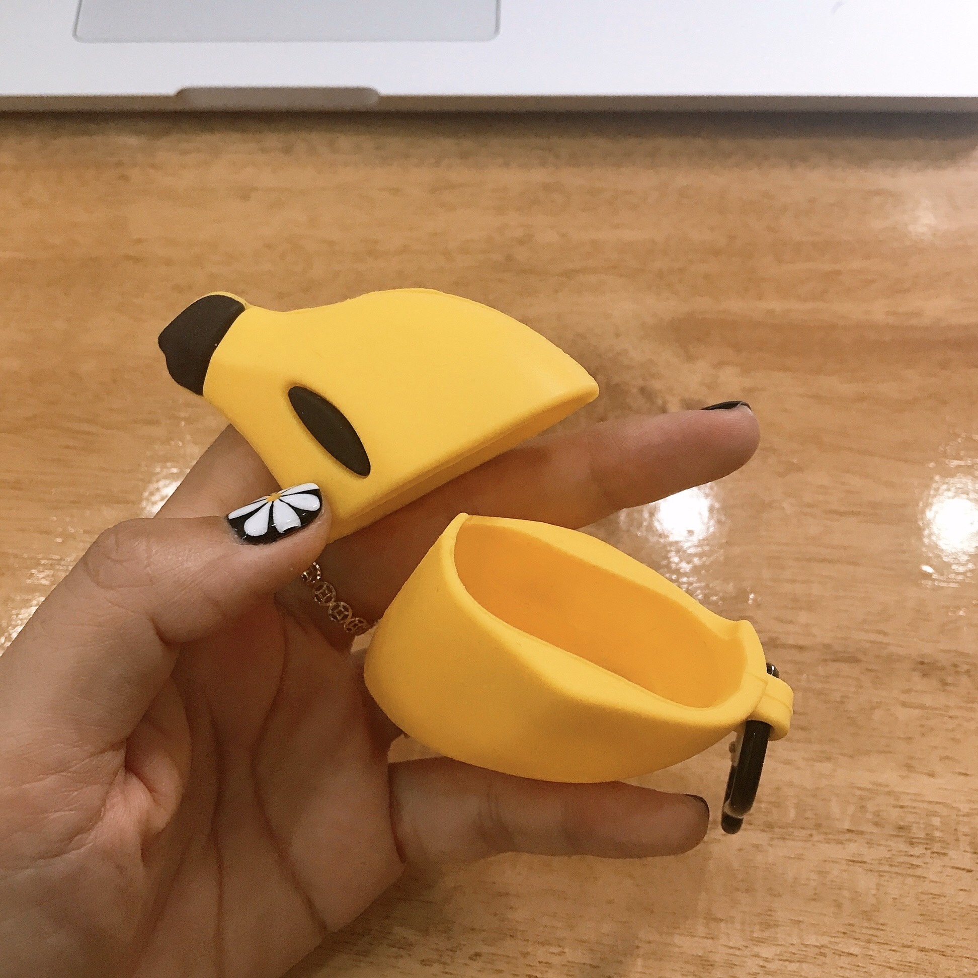 Bao Case Silicon Cho Tai Nghe Apple AirPods 1 / AirPods 2 -  Hình Quả Chuối Vàng