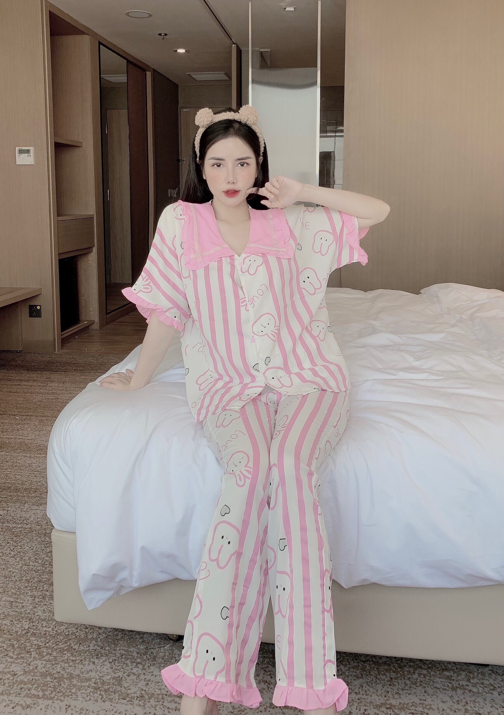 Đồ Bộ Pijama Nữ , Đồ Bộ Mặc Nhà Nữ Tay Ngắn, Quần Dài Chất Lụa Cao Cấp, Không Nhăn DBTNQD34