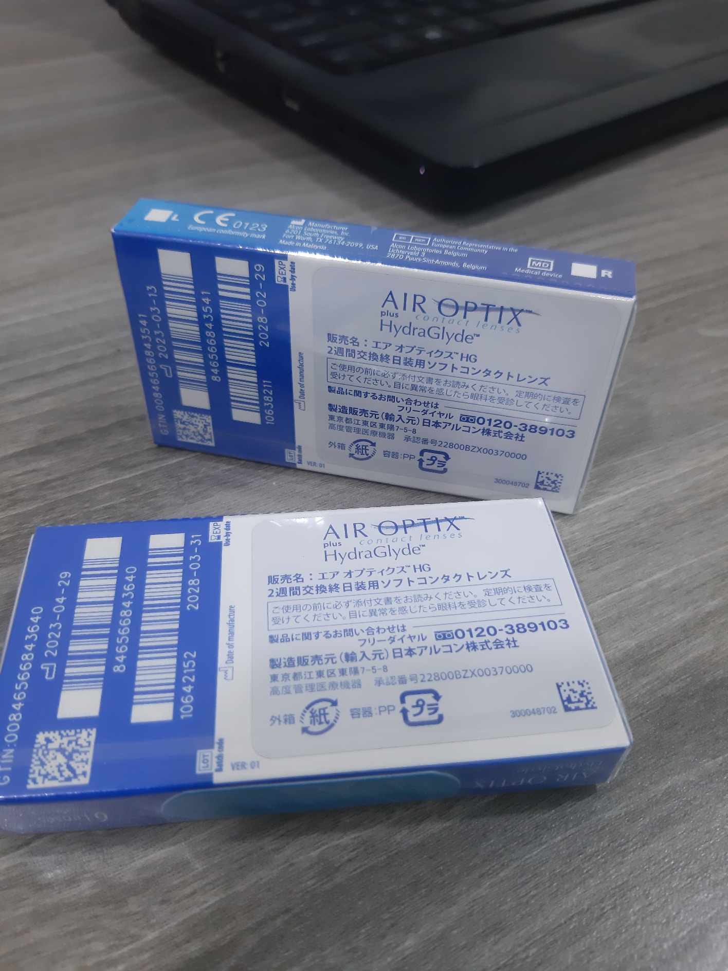 Một Căp Kính Áp Tròng Không Màu ALCON AIR OPTIX Plus HydraGlyde