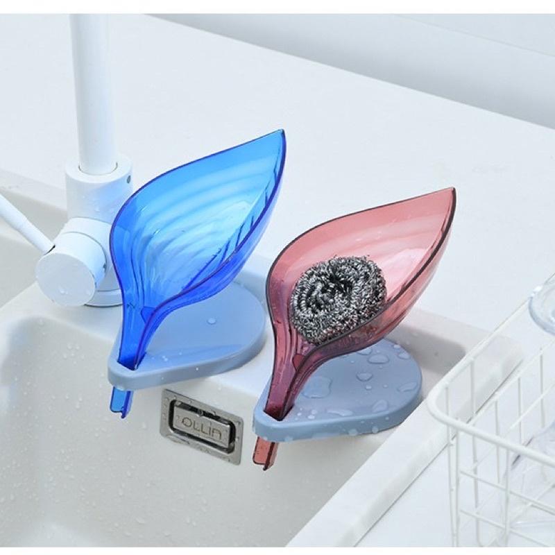 Giá Để Xà Bông Tắm Hình Chiếc Lá Bằng Nhựa Trong Suốt Kèm Nút Hít Chân Không
