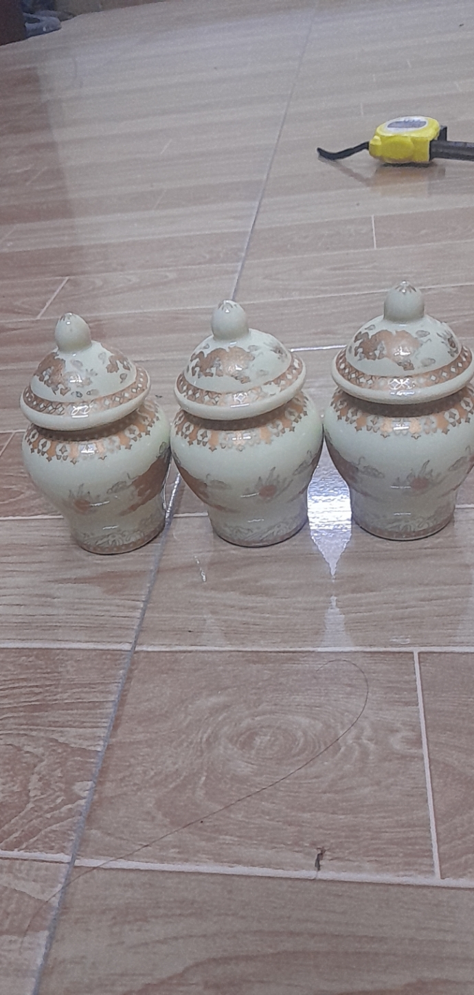 Chóe đựng muối gạo nước thờ cúng màu vàng ngà bát tràng