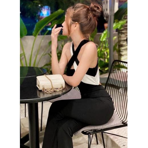 Jum ống rộng cổ yếm phối trắng, Jumpsuit nữ cổ yếm dây chéo