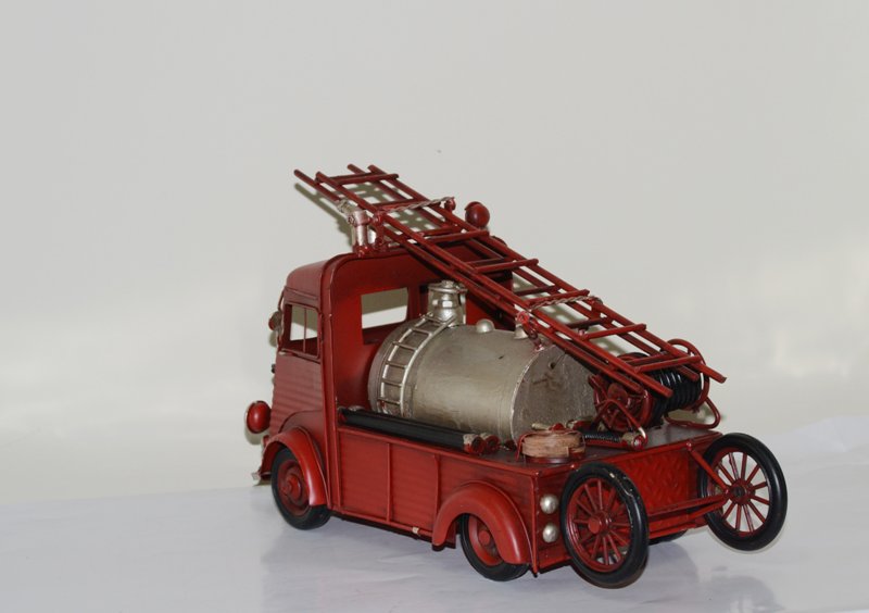 Mô hình xe cứu hỏa kim loại trưng bày/ Metal fire truck Handmade Decoration (1904D-1656)