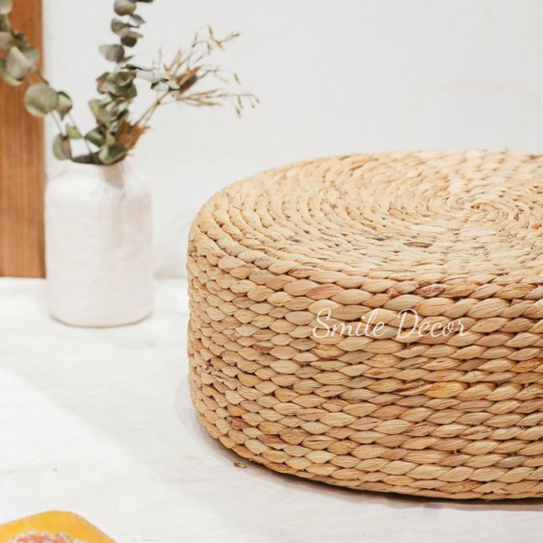 Ghế đôn đa năng đan lục bình hình tròn Smile Decor dùng để ngồi, làm bàn thấp, ghế gác chân, trang trí glamping, camping