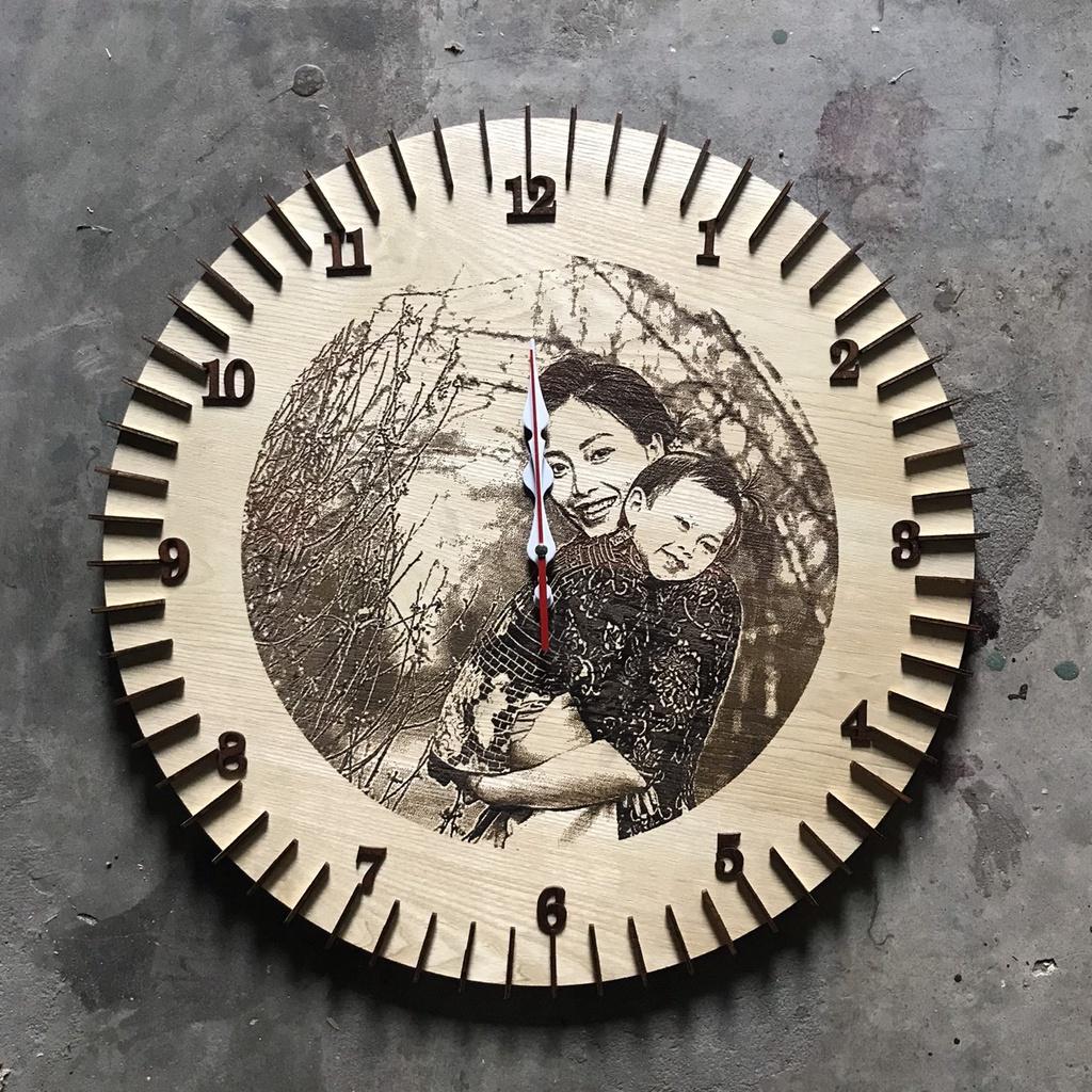 Quà tặng 20.10 - Quà tặng độc đáo _ đồng hồ gỗ treo tường khắc ảnh theo yêu cầu size 40cm