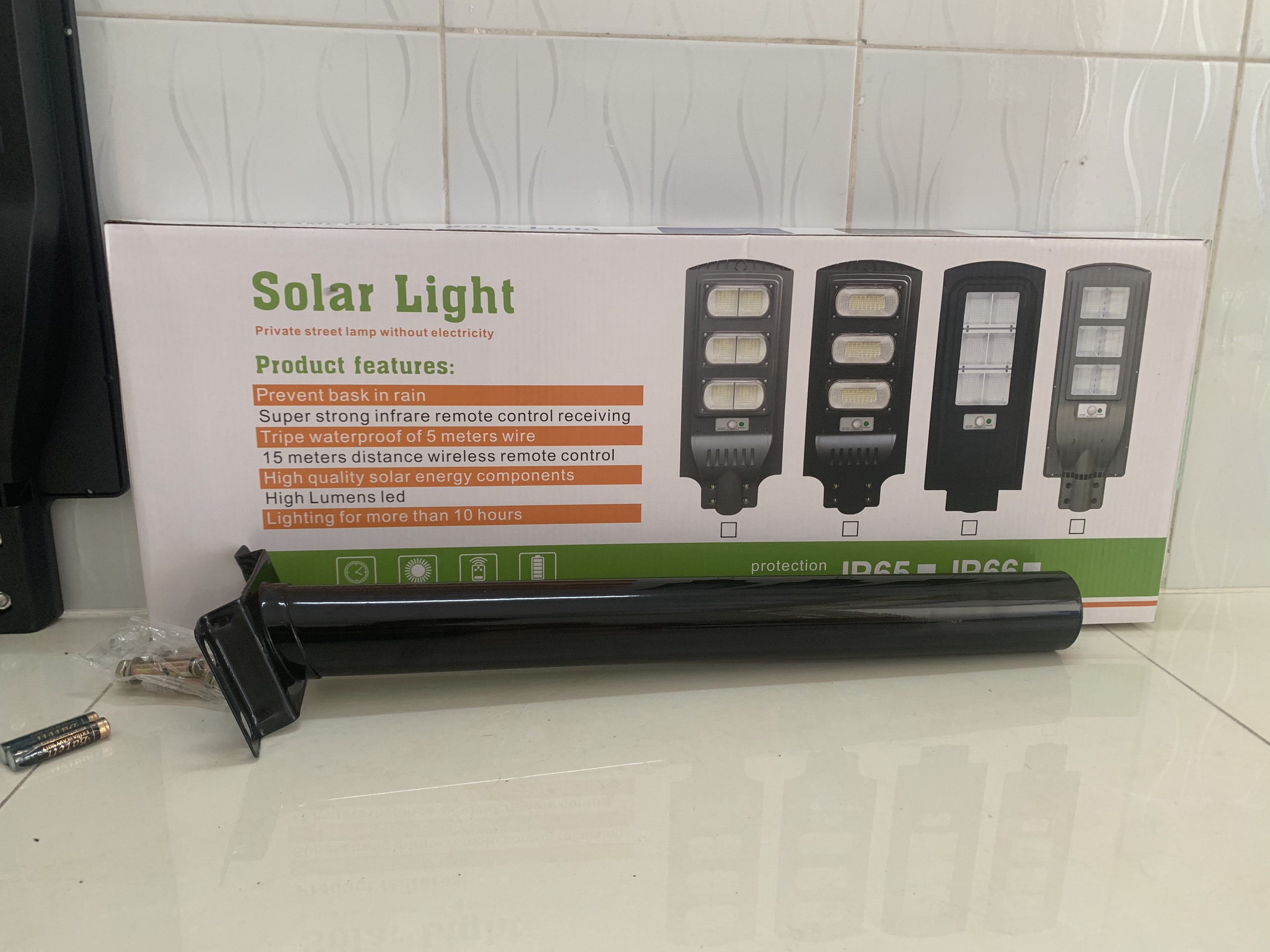 Đèn Đường Năng Lượng Mặt Trời Liền Thể Công Suất 90W, Có Remote.