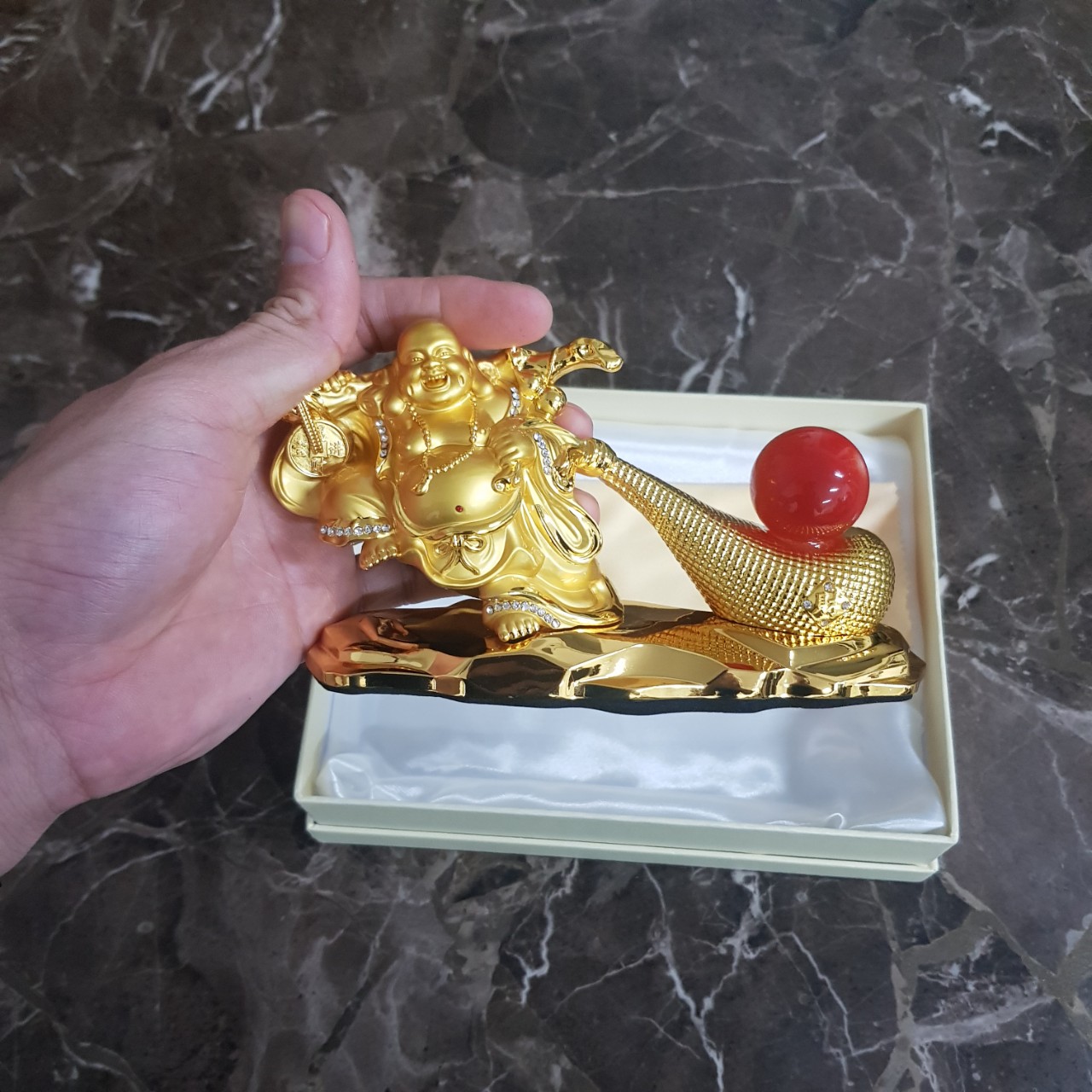 Tượng Phật Di Lặc kéo bao tiền vàng trang trí nhà cửa, taplo ô tô phong thủy - 2 loại: đồng hồ và viên ngọc đỏ