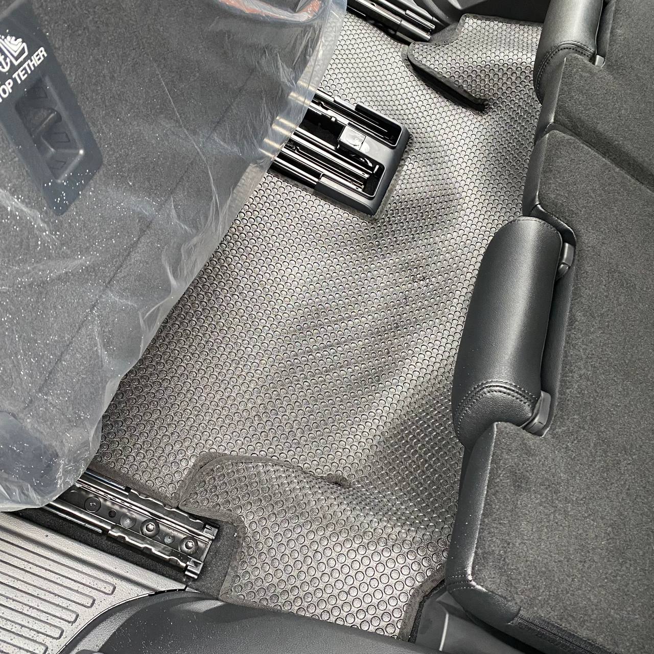 Thảm lót sàn ô tô UBAN cho xe Ford Everest 2023 - Nhập khẩu Thái Lan