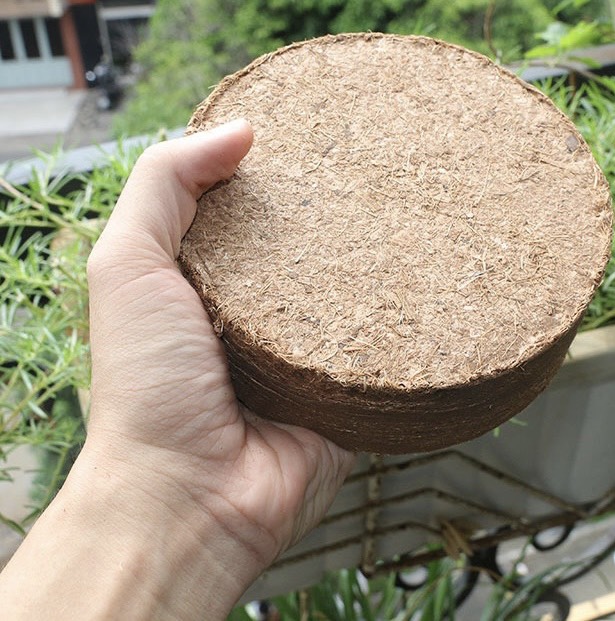 Giá thể trộn đất mụn dừa dạng nén cây 4 viên