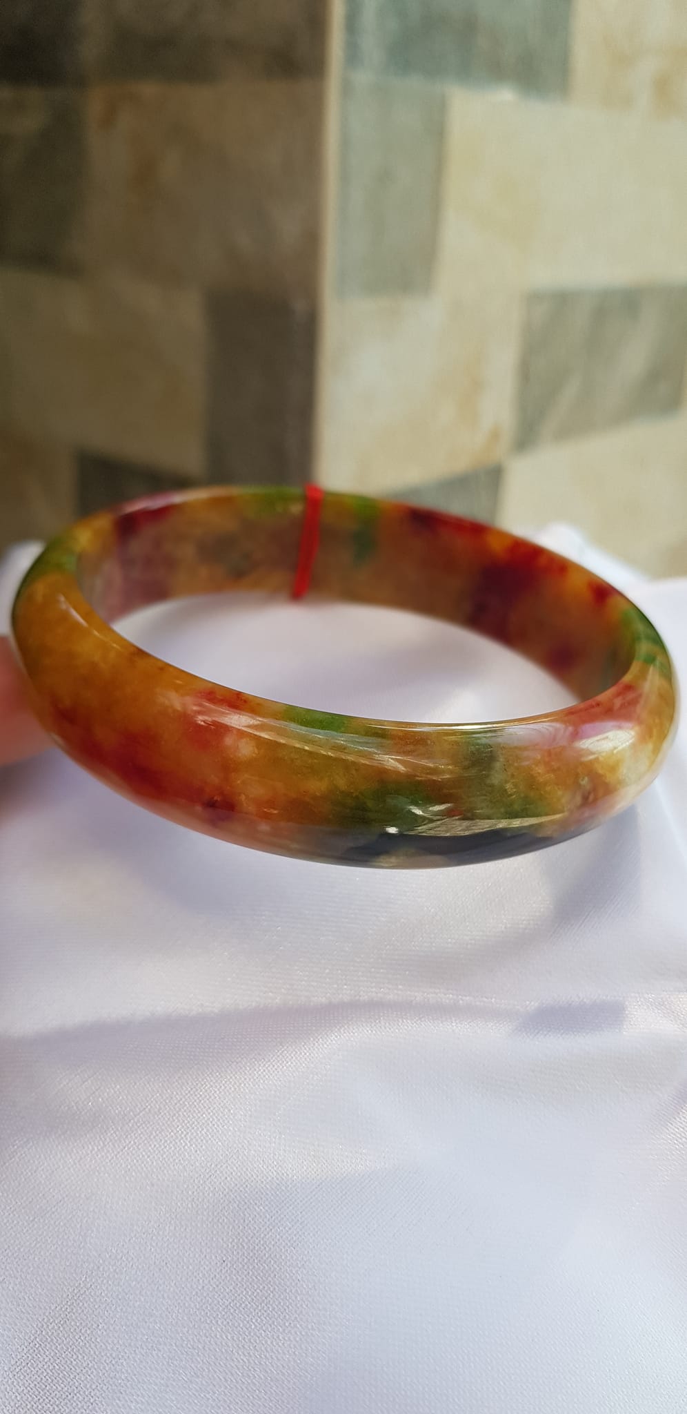Vòng đeo tay Nam Cẩm Thạch Bản Hẹ Tứ Quý Ni 67mm X cao 16mm x dầy 7mm Màu tứ quý đỏ vàng xanh bóng đẹp Nam tay to 78kg - 90kg đeo đẹp tươi may mắn ạ