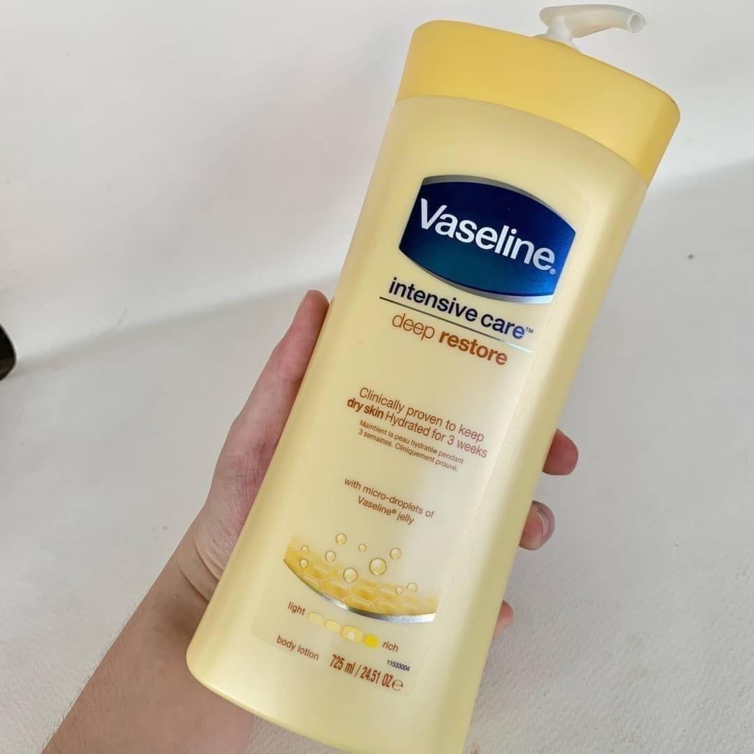 Sữa dưỡng thể Vaseline Intensive Care Essential Healing Lotion 725ml Vàng