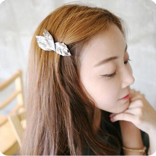 Kẹp tóc hình ba lá bằng kim loại giả cổ KAH46