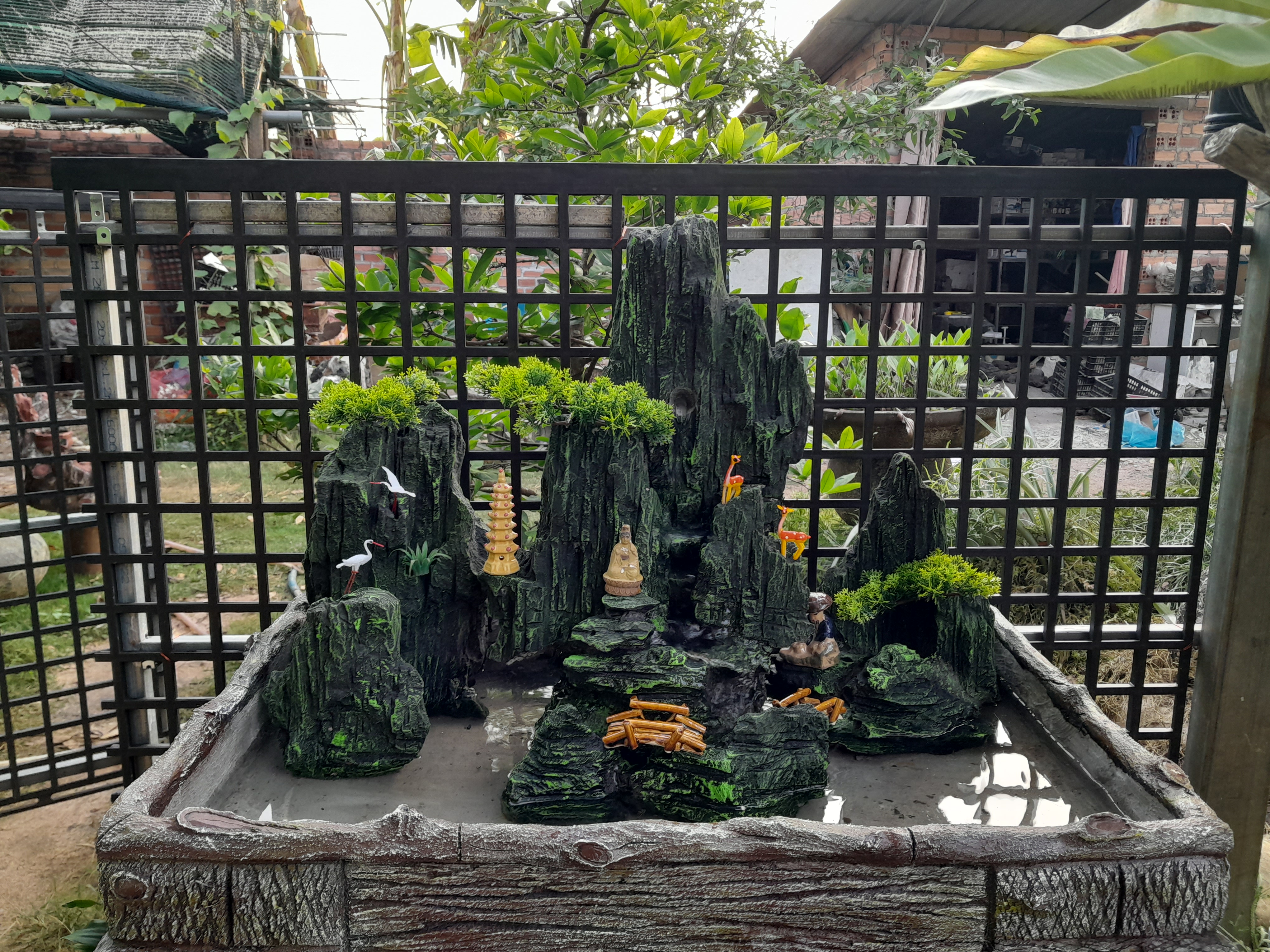 Hòn Non Bộ Hồ Cá Tặng Kèm Máy Bơm