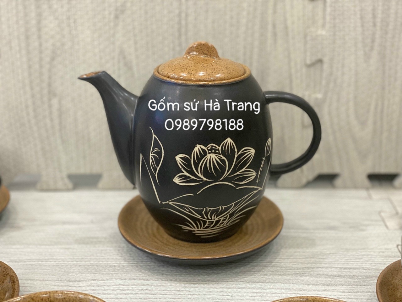 Bộ trà gốm sứ Bát Tràng cao cấp khắc thủ công hoạ tiết sen chuồn dung tích 650ml