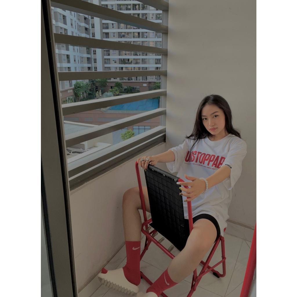 Áo Thun Unisex TeeHolic In Chữ Unstoppaple Nhũ Kim Tuyến THS - Màu Đen Trắng