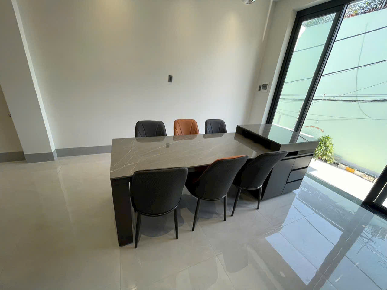 Bàn đảo bếp kết hợp bàn ăn Juno Sofa  2m1 kéo dài 2m5