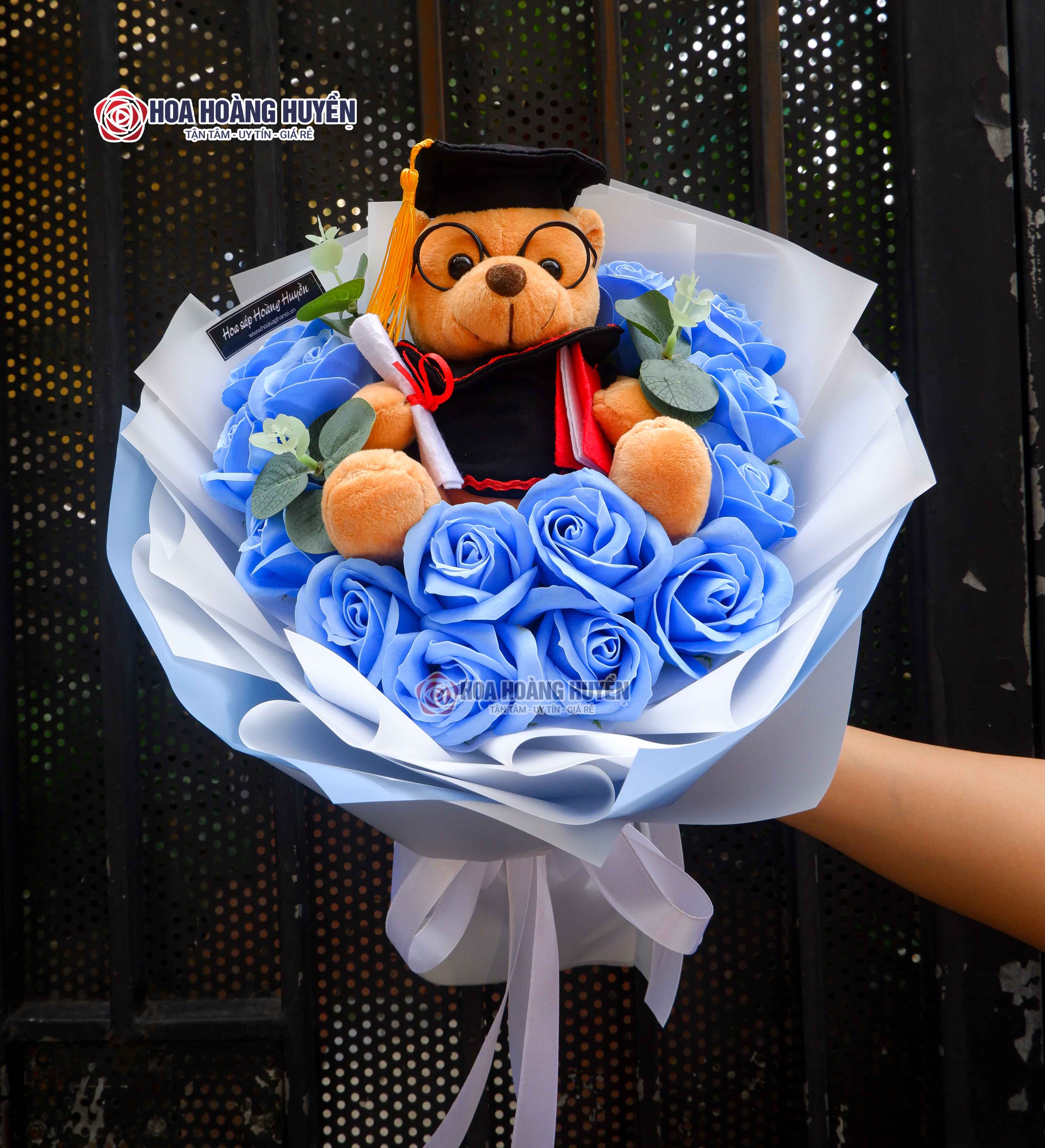 Hoa tốt nghiệp kèm gấu
