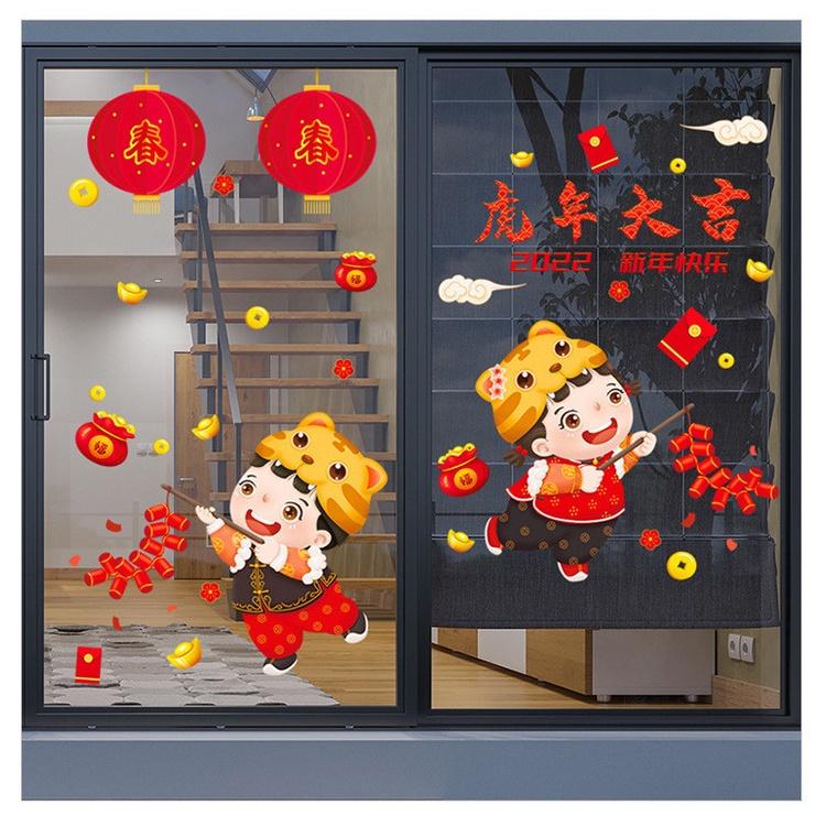 Decal dán tường trang trí tết - BÉ TRAI BÉ GÁI ĐỐT PHÁO DƯỚI LỒNG ĐÈN ĐỎ