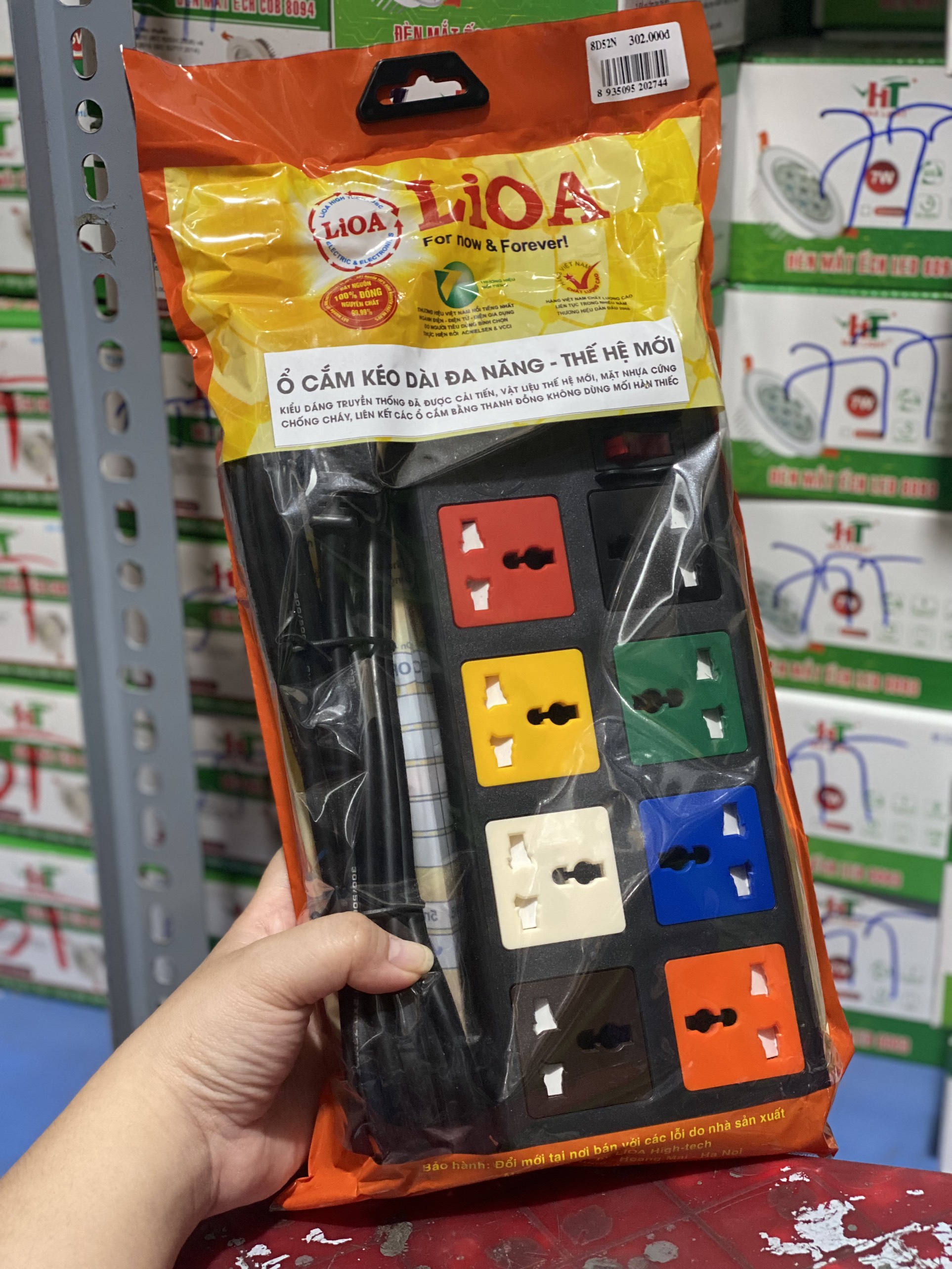 Ổ cắm kéo dài đa năng LiOA 8 ổ cắm