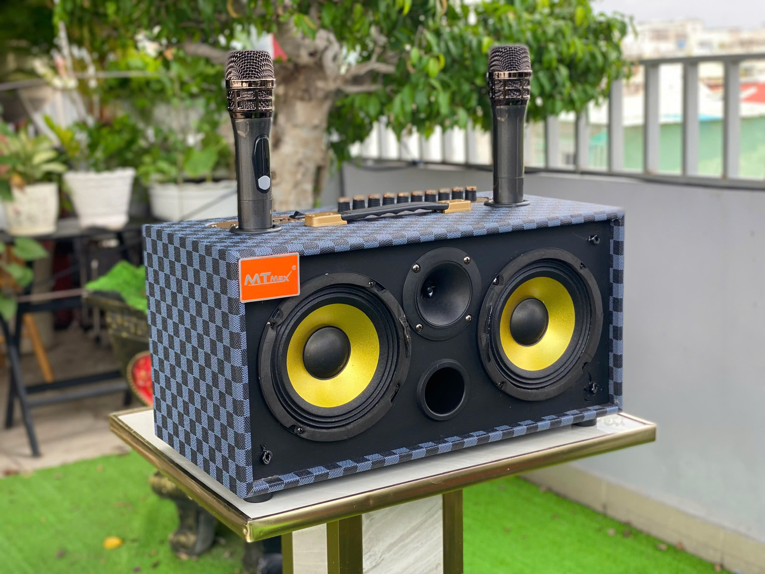 Loa xách tay karaoke nghe nhạc du lịch B62 Pro Bass đôi 16 công suất 300w kèm 2 micro không dây cao cấp giá rẻ hàng nhập khẩu
