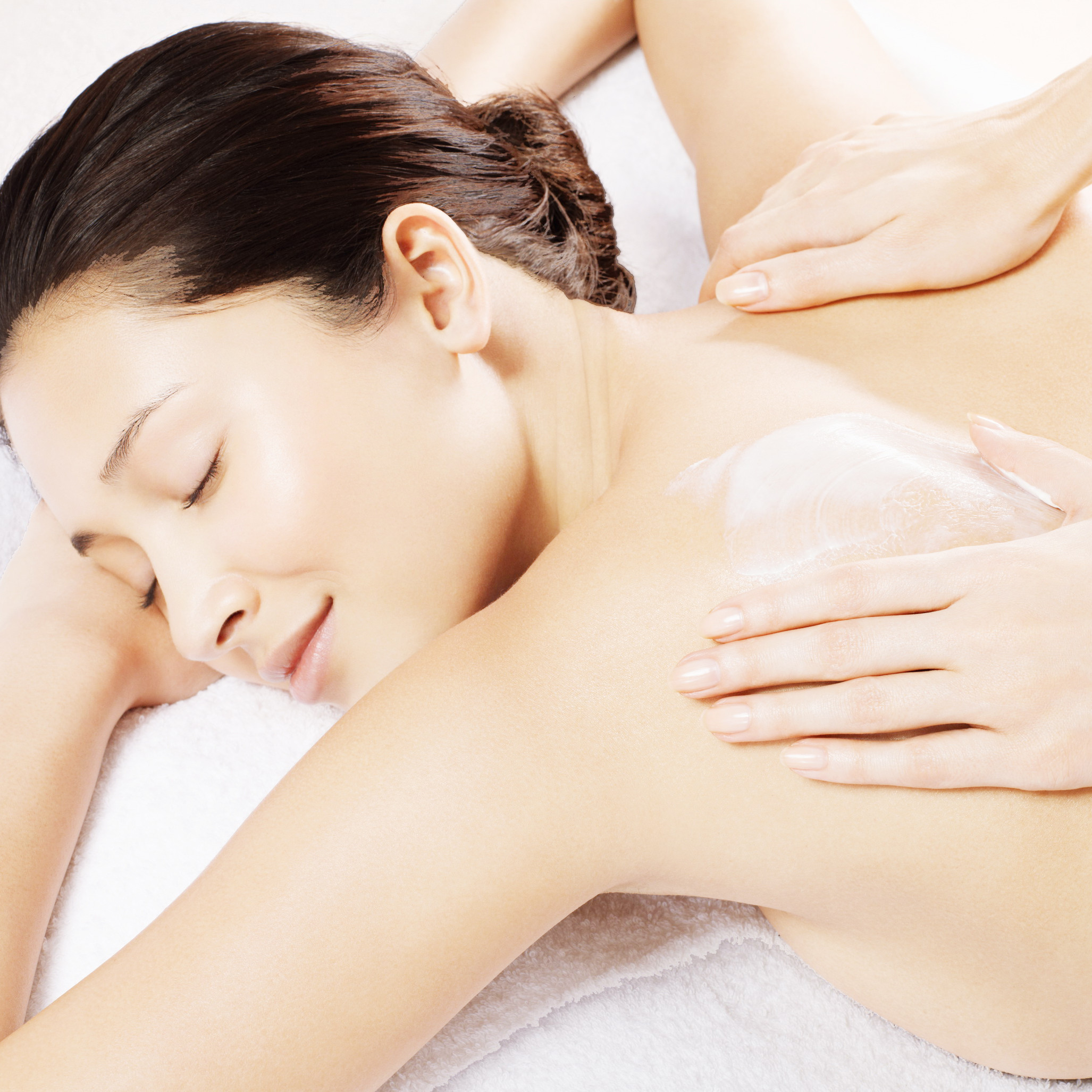 1 Trong Các DỊch Vụ Ủ Dưỡng Body Tại Ấm Brows & Spa