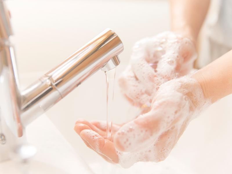 Combo Khay Nhựa Đựng Xà Phòng Tiện Dụng + Nước Rửa Tay KAO 250ml Bảo Vệ Vượt Trội