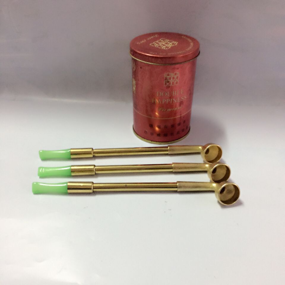 Tẩu thuốc kim loại dùng điếu và sợi có thể kéo dài, thu ngắn từ 17 cm đến 25 cm