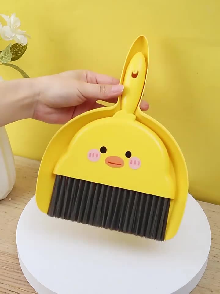 CHỔI KÈM HÓT RÁC MINI ĐỂ BÀN VỊT VÀNG - QUÉT RÁC, QUÉT BỤI BÀN PHÍM ĐA NĂNG