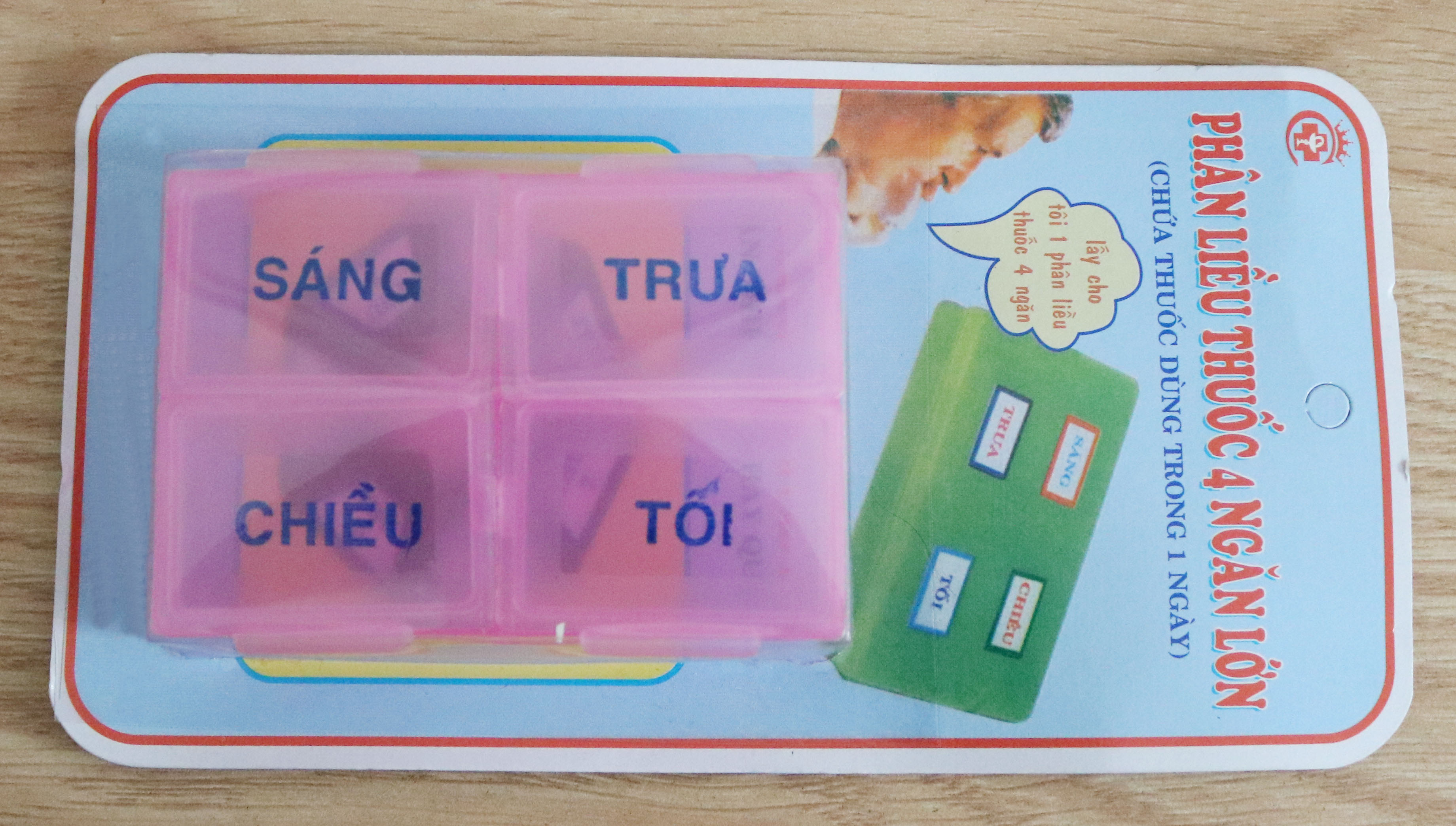 Combo 2 Dụng Cụ Phân Liều Thuốc Màu Ngẫu Nhiên Gồm: 1 Phân Liều Thuốc Theo Ngày + 1 Phân Liều Thuốc Theo Tuần
