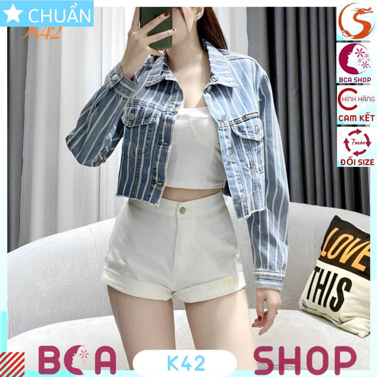 Áo khoác Jeans nữ K42 xanh nhạt ROSATA tại BCASHOP kiểu dáng lửng cá tính với thiết kế sọc trắng thời trang