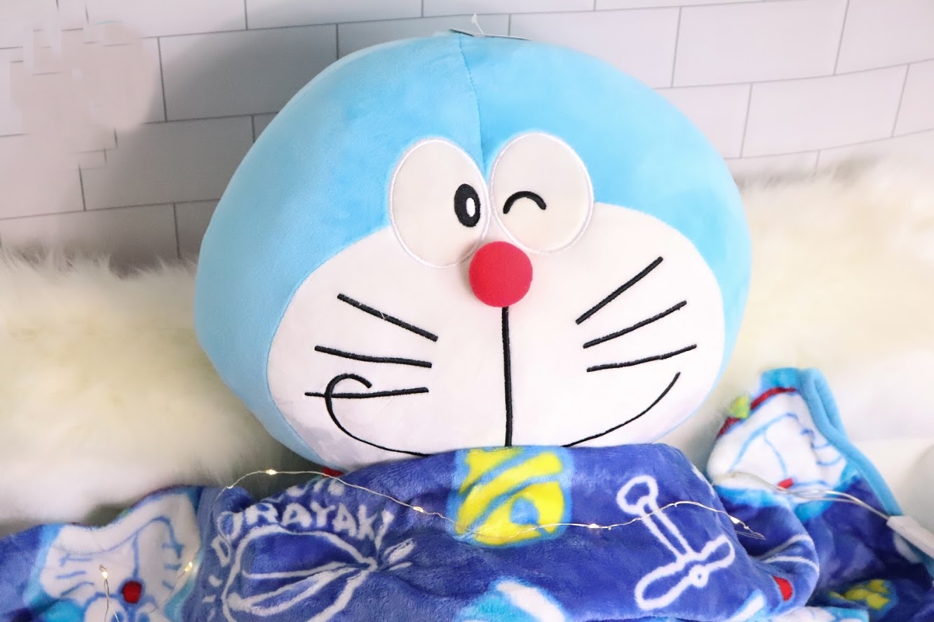 Gối mền Doraemon cầm bánh lông mịn - Xanh da trời - 45420