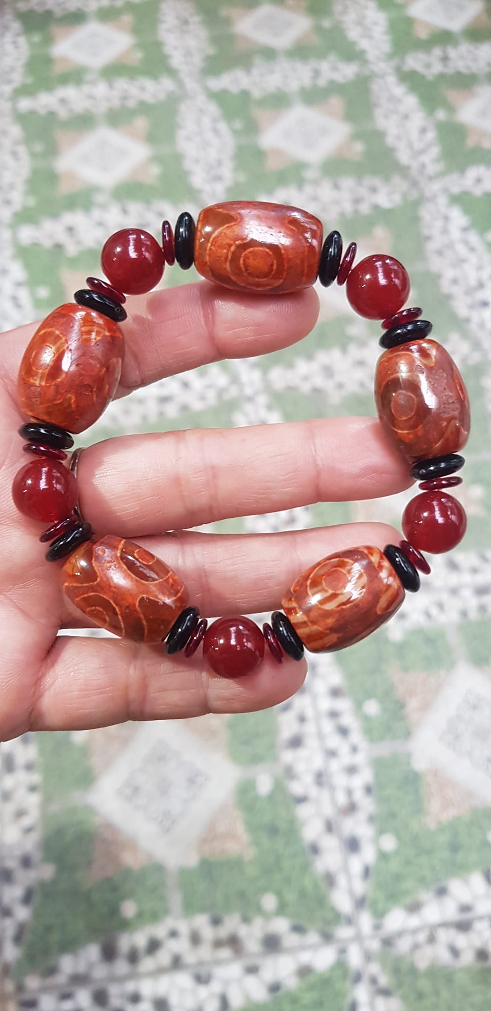 Vòng tay nam mã não tây tạng đỏ kiểu Vòng hạt thống 17mm phối hạt tròn mix đồng tiền đỏ đen vào Nam mệnh hoả mệnh thổ đeo hợp đẹp ạ