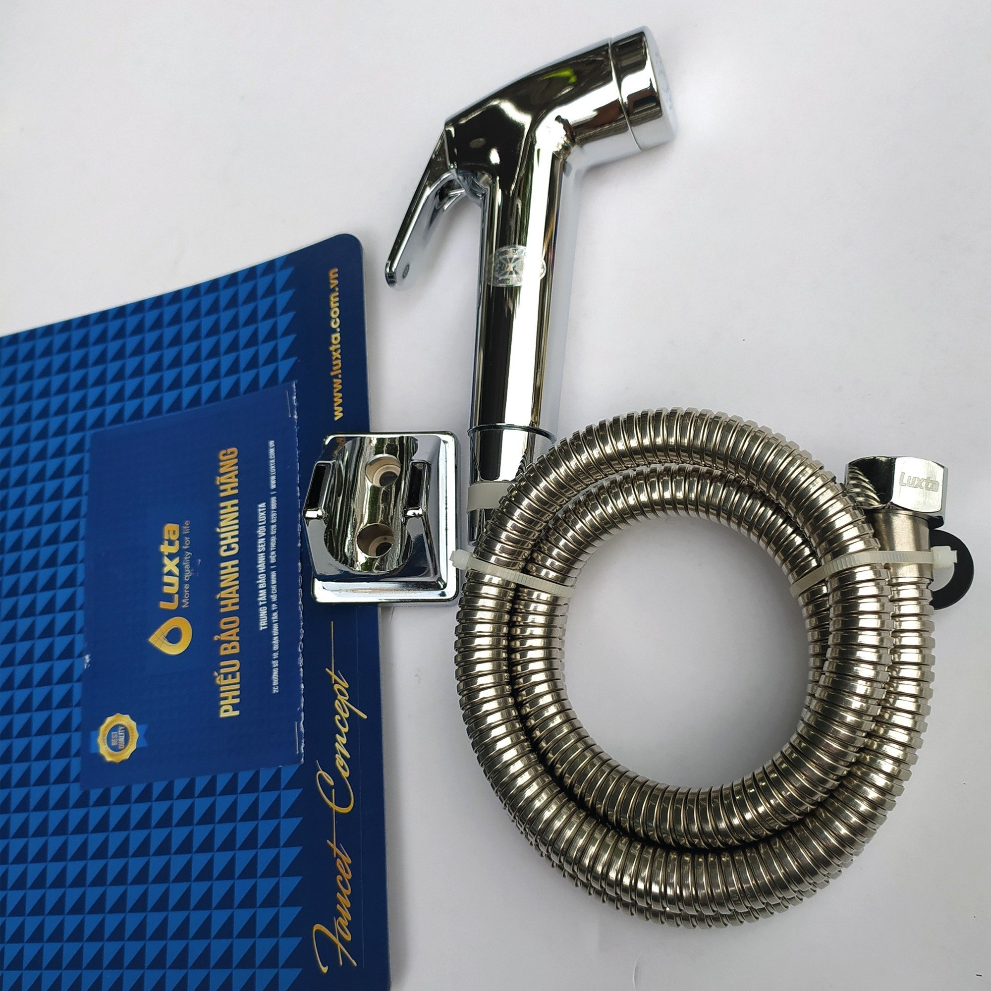 Vòi Xịt LUXTA L5101 Cao Cấp - Áp lực nước mạnh