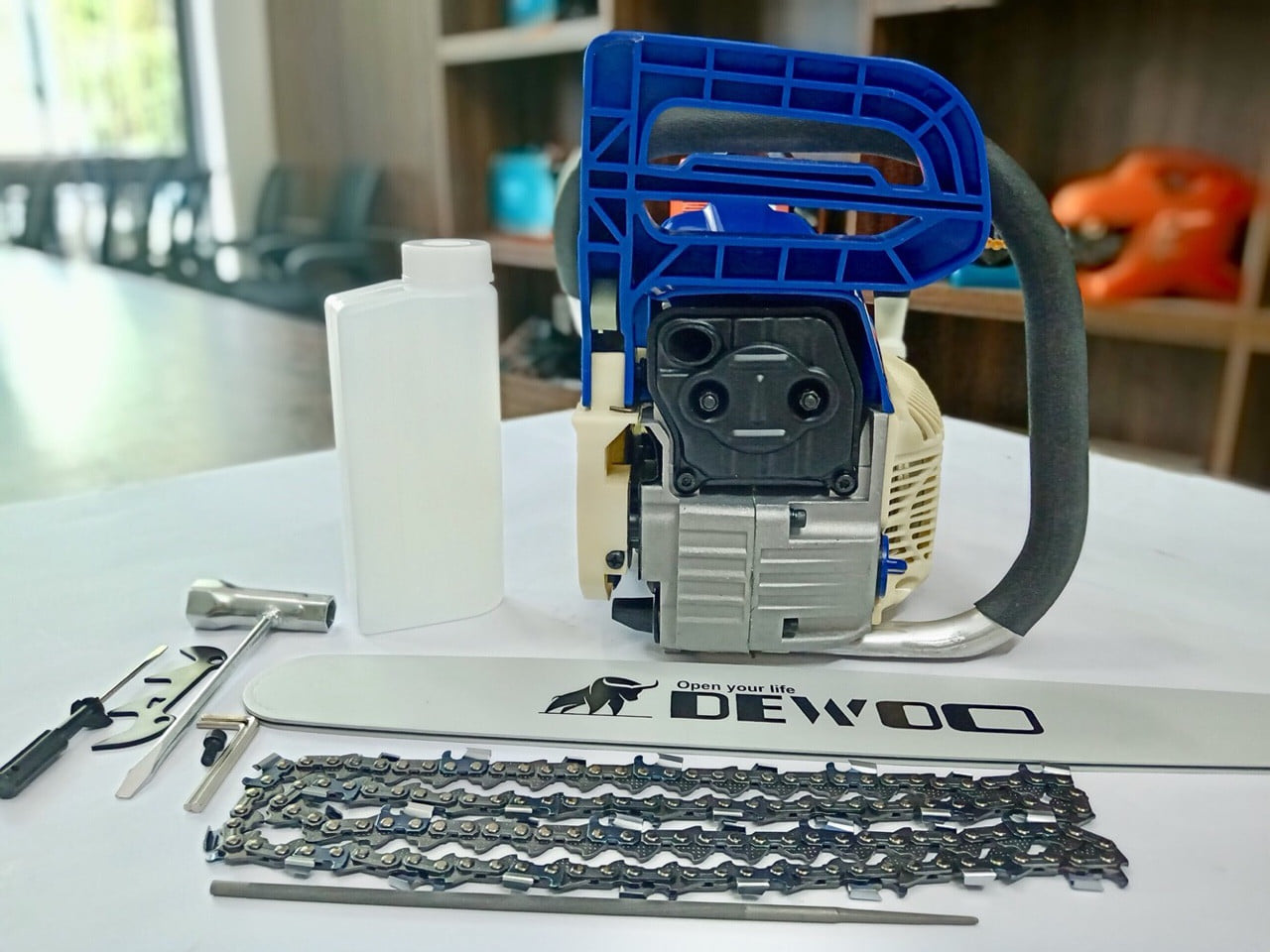 MÁY CƯA XÍCH XĂNG LAM TRƯỢT DEWOO DW-5200R