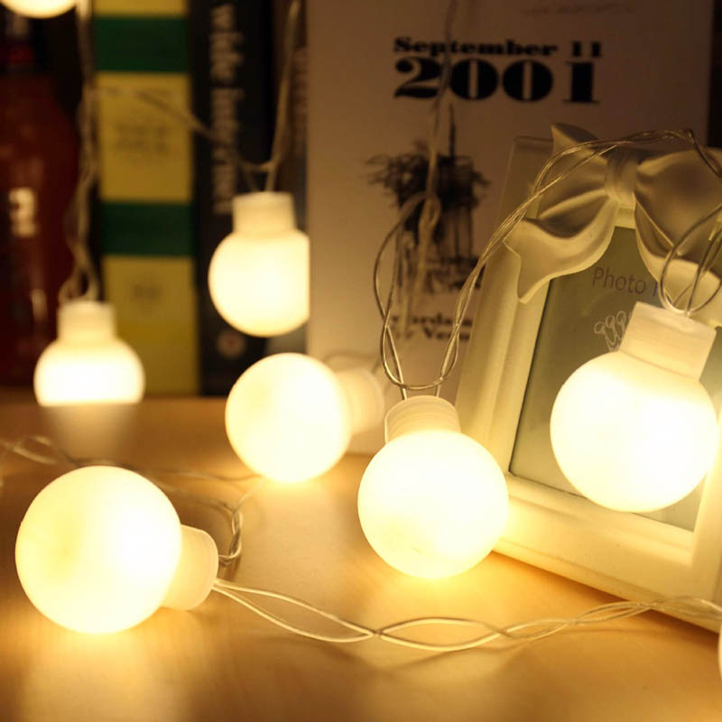 Dây đèn trang trí bóng tròn ping pong lớn 4cm trang trí kích thước 5m 20 led cắm điiện