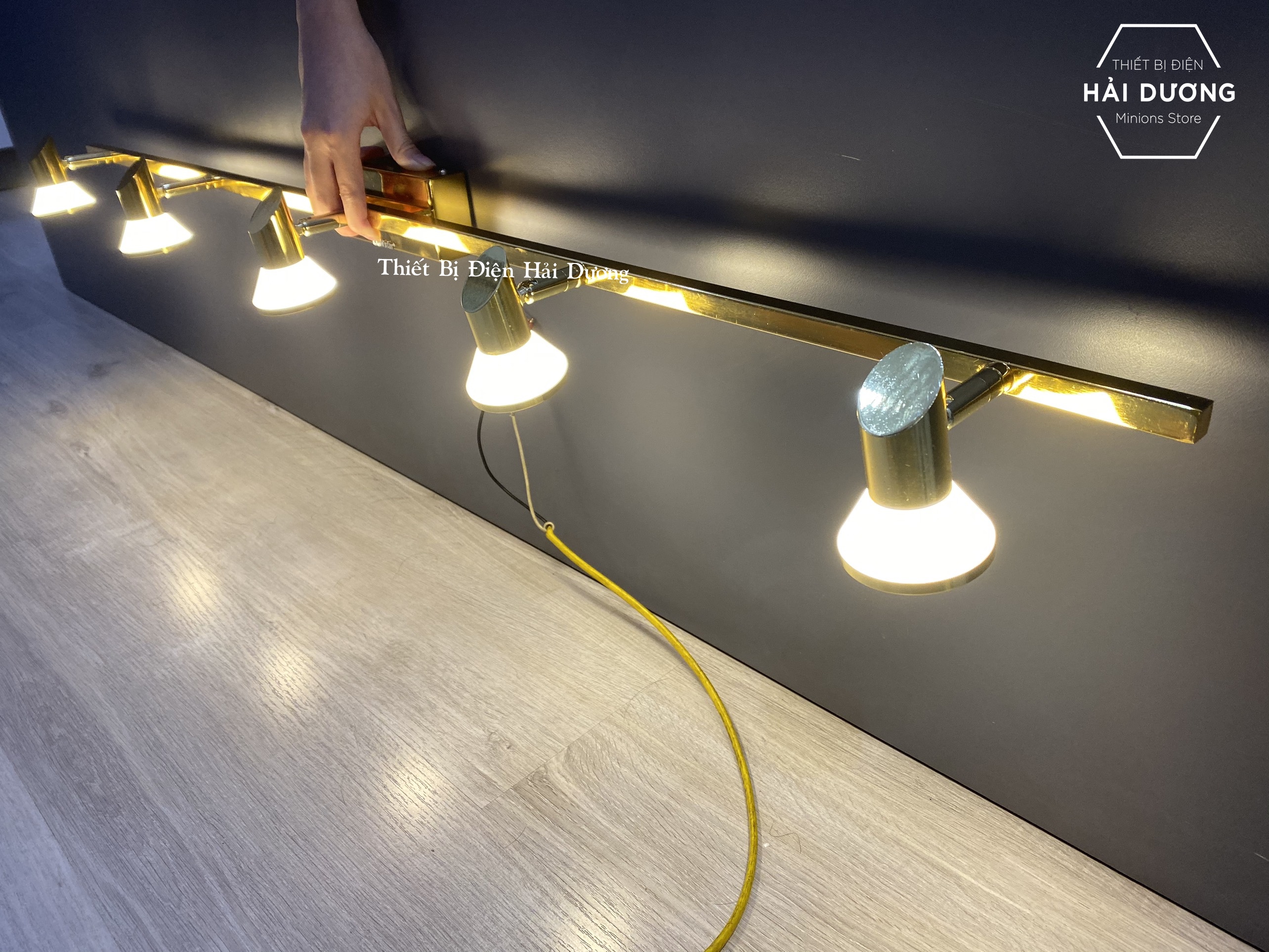 Đèn soi tranh - Đèn rọi gương Led Đèn soi gương 5 đèn chiếu sáng model 3602 -5 15w - Ánh sáng vàng
