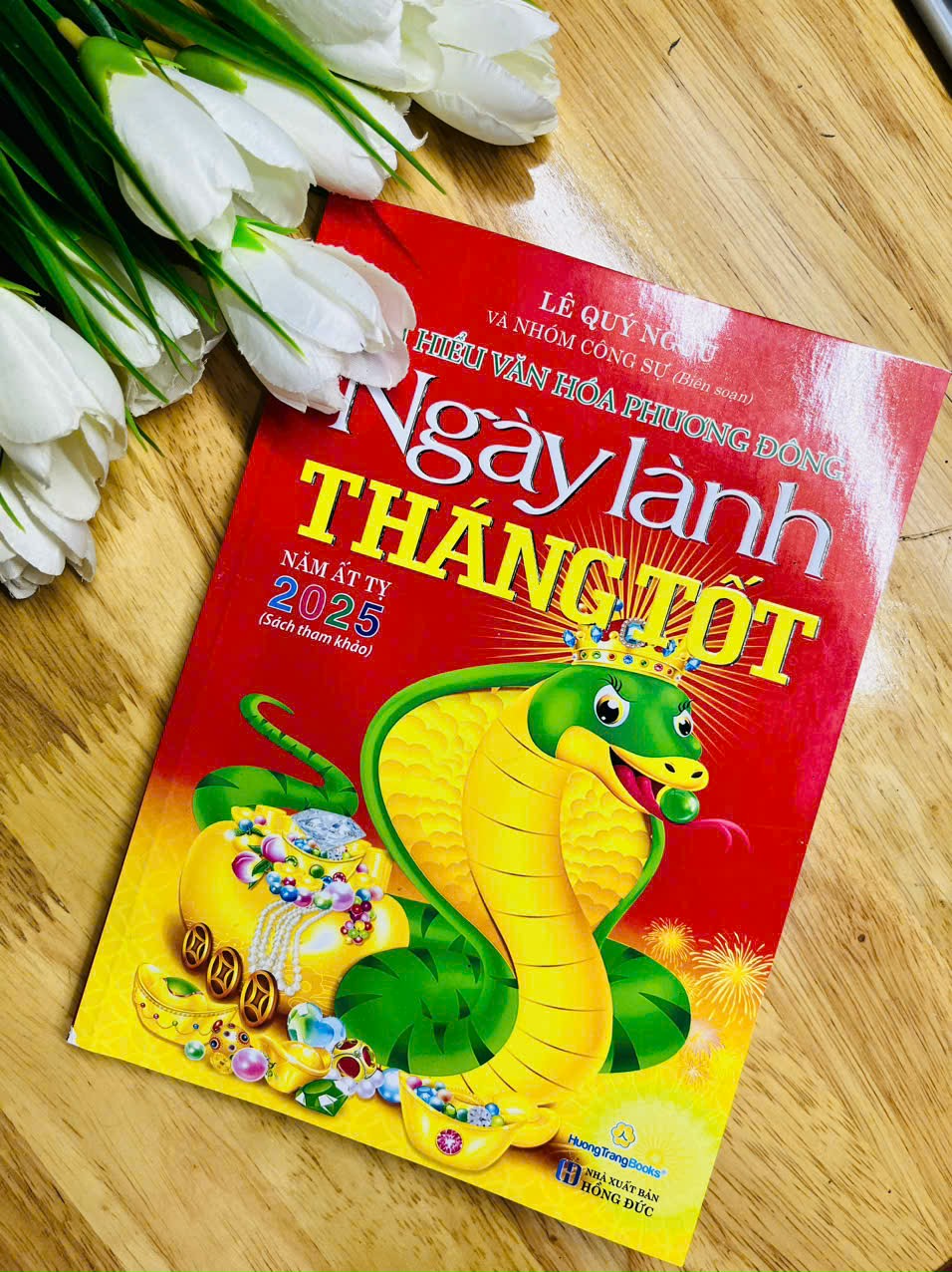 Sách Ngày Lành Tháng Tốt Năm 2025 Ât Tỵ