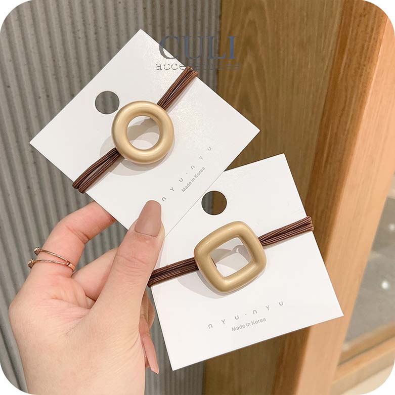 Cột tóc hình vuông - tròn xinh xắn cho nữ