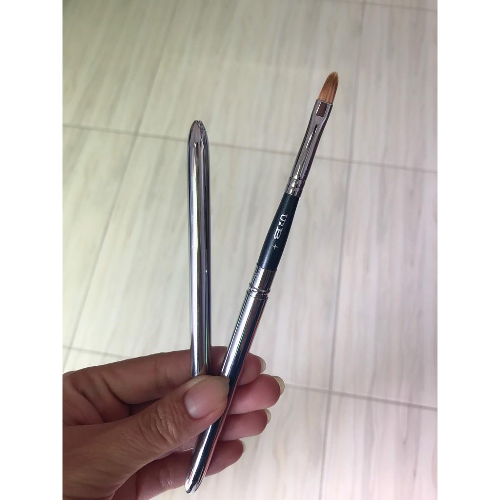 Cọ môi U2B