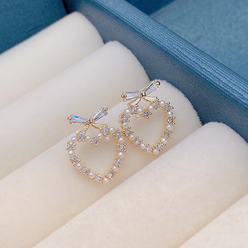 Bông tai ngọc trai trái tim đính đá