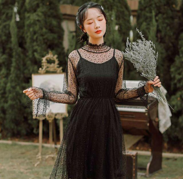 Đầm ren chấm bi cổ trụ chụp kỉ yếu