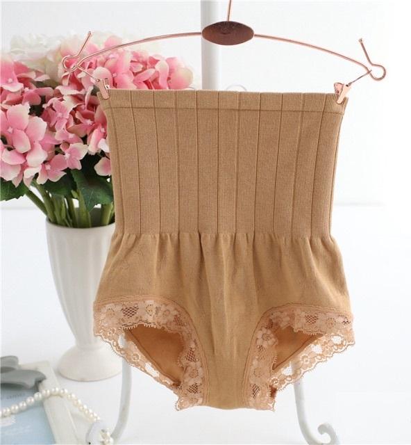 Quần Gen mặc váy chống cuộn