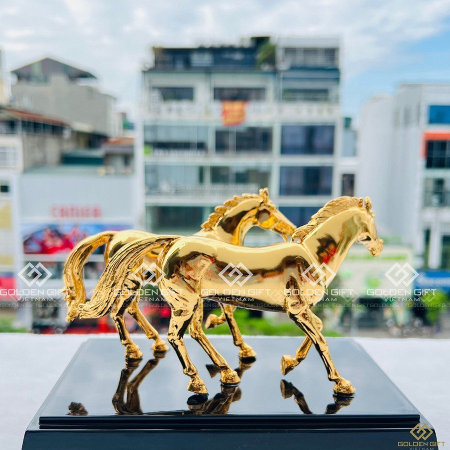 Tượng Song mã tự do