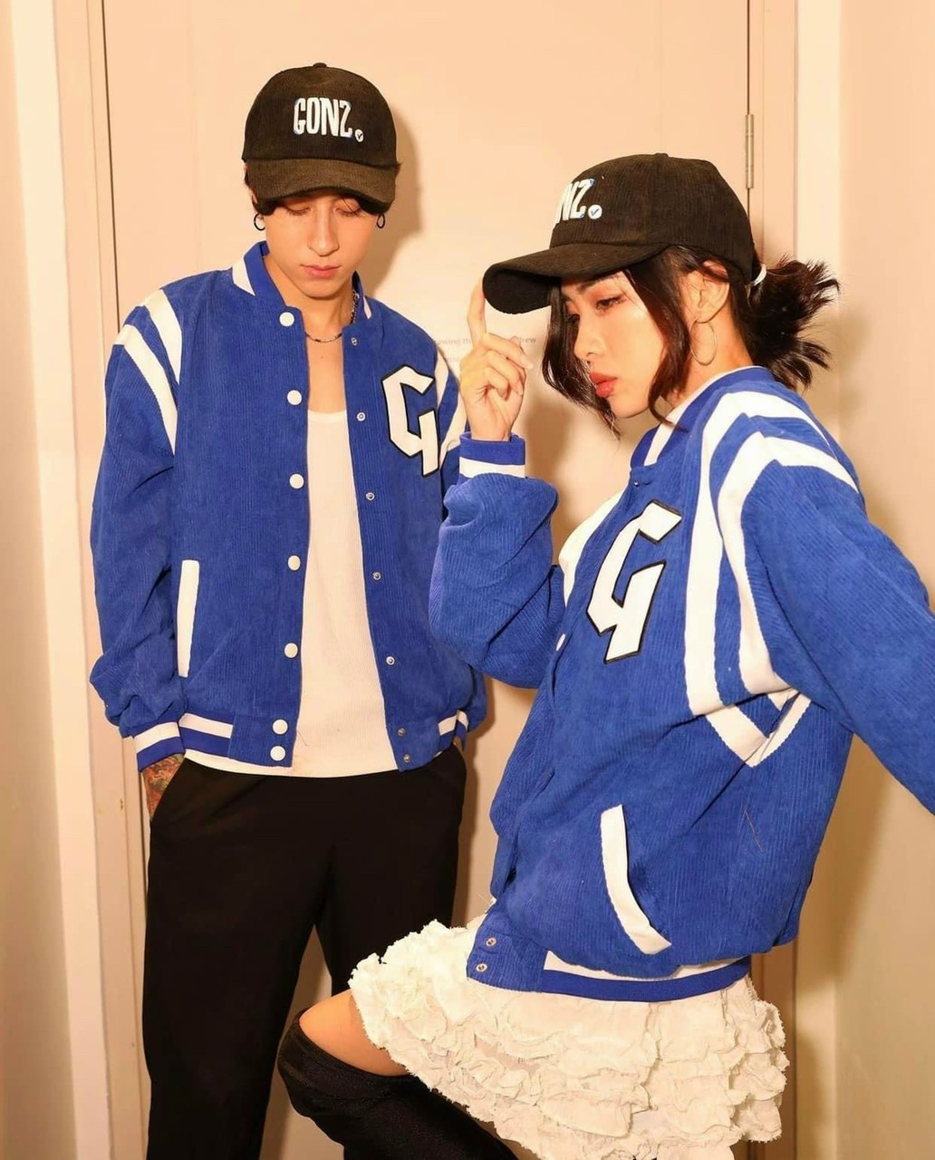 Áo Khoác Nhung Kaki Chữ G -Tay Phối Viền Kiểu Bomber Rộng Unisex HÀn Quốc - Cho Cặp Đôi Nam Nữ Mặc Đẹp