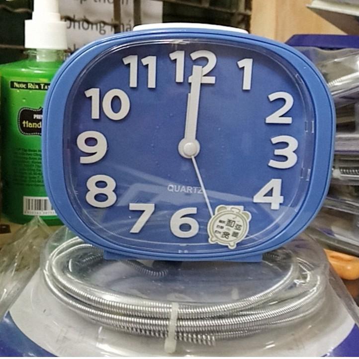 Đồng hồ báo thức để bàn Standard Clock (Nhập khẩu và phân phối bởi Hando)