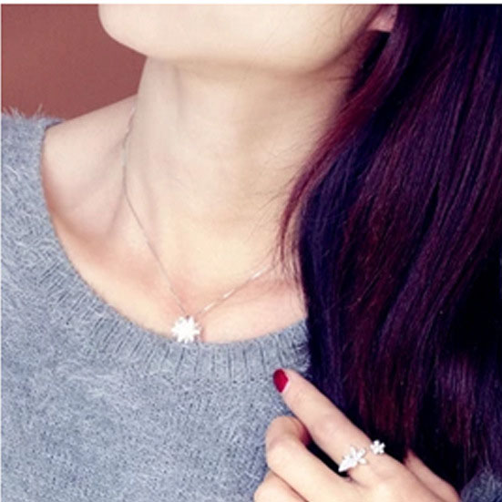 Dây chuyền nữ hoa đá bông tuyết phale đơn giản ấn tượng