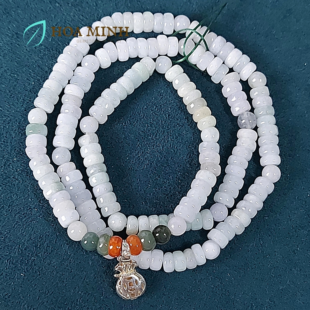 Vòng tay vòng chuỗi Ngọc Cẩm Thạch trắng nếp 5.7 li kiểu bánh xe quấn 3 vòng, phối charm túi tiền bạc, viên Cẩm Thạch Huyết